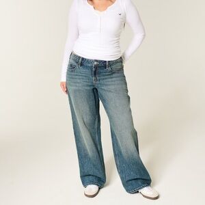 Hollister Women's Curvy Mid-Rise Baggy Jeans